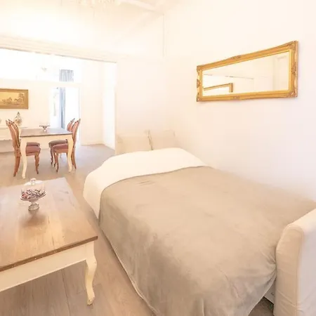 Hosted By Wendy With Garden * La Haye