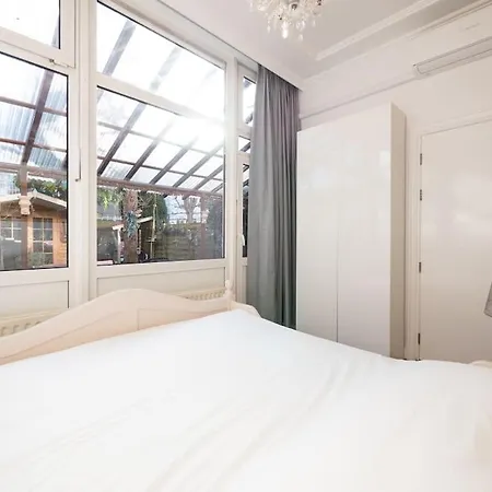 Hosted By Wendy With Garden Apartment *